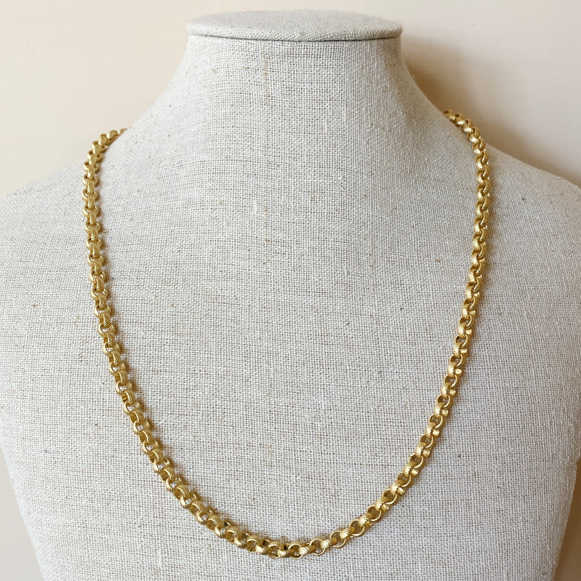 ~ Textured Rolo Single Chain Necklace