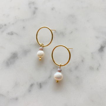 Simply Elegant Everyday Pearl Earring - Gray