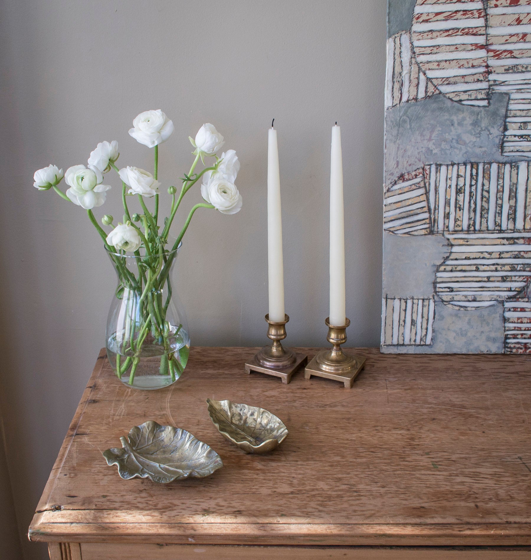 lifestyle: beckett street - portland Maine - Munjoy Hill - vintage - home decor - interior - glass vase - flowers 