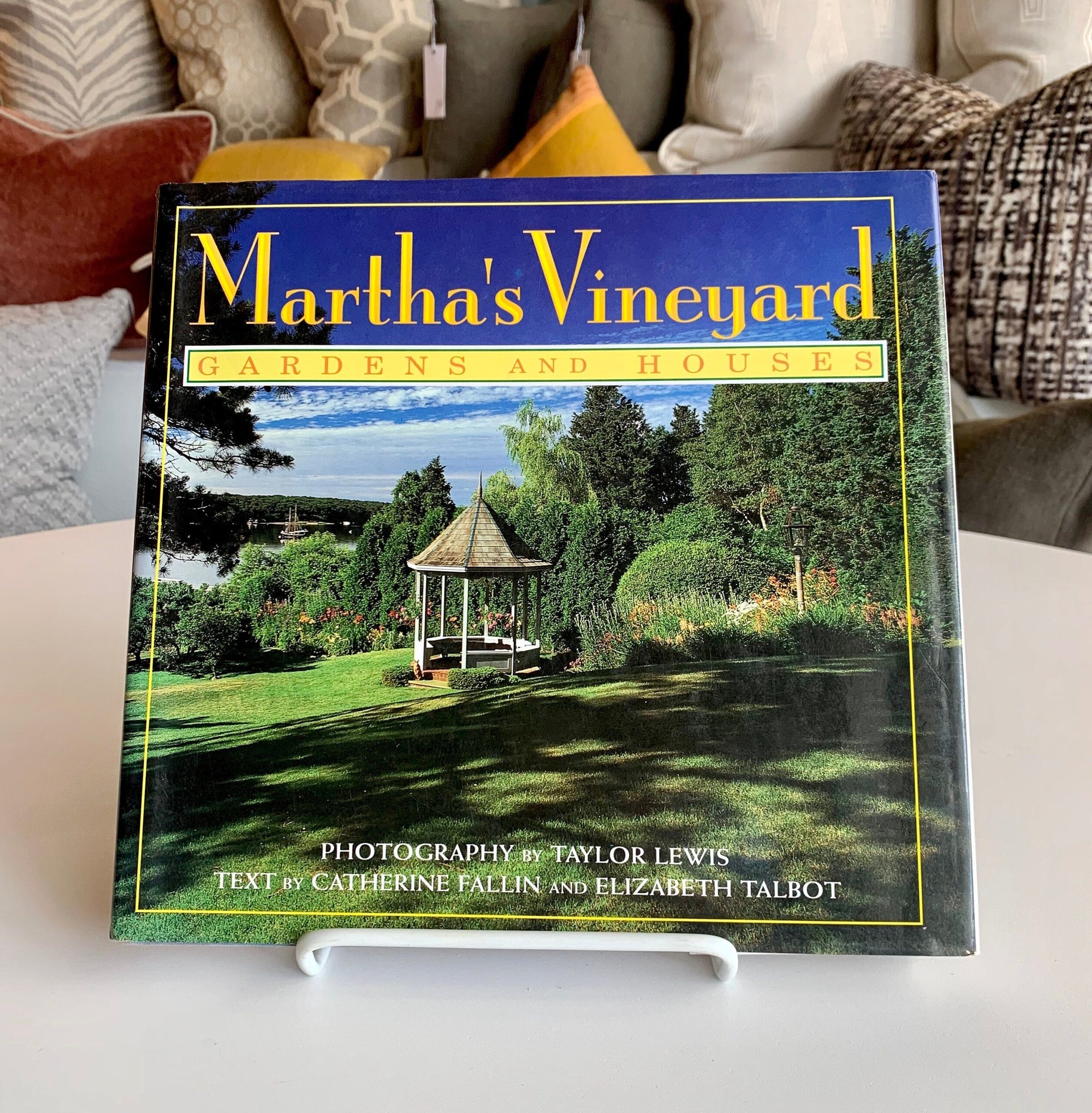 marthas-vineyard-gardens-and-houses-by-catherine-fallin-60a3e4e9-scaled